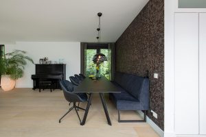 Extra brede eiken plankenvloer zónder noesten in moderne villa